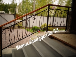 Перила с элементами ковки