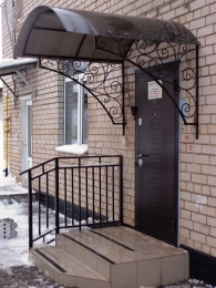 Козырек с элементами ковки