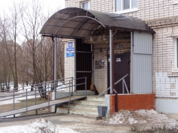 Навес с водосточной системой над крыльцом подъезда ул. Большая Санкт-Петербургская д. 122