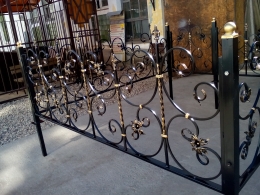 Ритальное ограждение с элементами ковки, с патиной