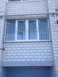 решетка с элементами ковки