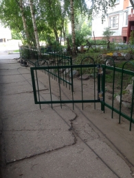 газонное ограждение ул. Коровникова д. 3