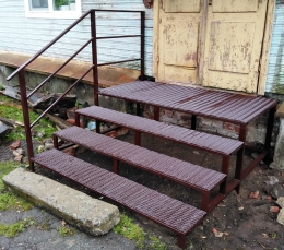 МЕТАЛЛИЧЕСКОЕ КРЫЛЬЦО