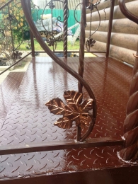 Входная группа с коваными элементами 