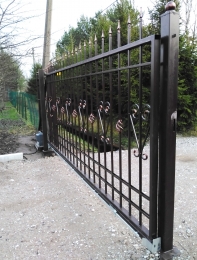 Ворота откатные с элементами ковки д. Пятница