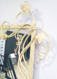 Зеркало с элементами ковки 