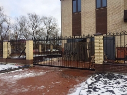 Ворота с элементами ковки ул. Обороны, д. 13