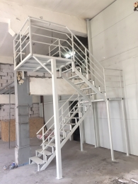 лестница техническая (покрытие лист чечевица 2,5 мм)