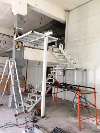 лестница техническая (покрытие лист чечевица 2,5 мм) в процессе