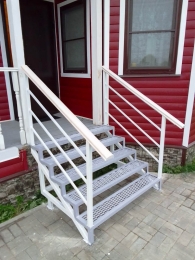 Крыльцо со ступенями из ПВЛ листа.