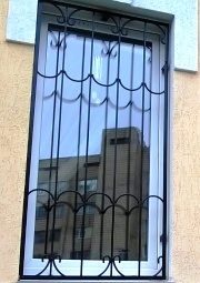 Решетка оконная с элементами ковки (артикул-РК02)