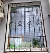 Решетка  на окно с малыми элементами ковки (артикул-РК03)</