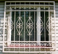 Решетка кованая на окно, крупный узор (артикул-РК09)