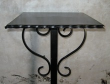 Столик с ковкой на кладбище Эконом (артикул - МРК01)