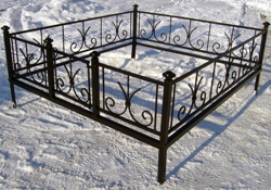 Ритуальная оградка сварная с элементами ковки (артикул-РО11)
