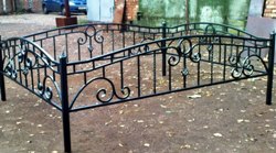 Ритуальная оградка сварная с элементами ковки (артикул-РО18)