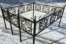 Ритуальная оградка сварная с элементами ковки (артикул-РО15)