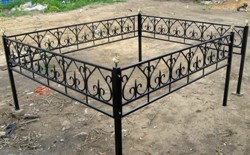 Ритуальная оградка сварная с элементами ковки (артикул-РО12)