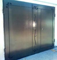 Распашные гаражные ворота с ковкой (Артикул РГВ-03)