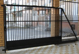 Откатные ворота с ковкой (Артикул СОВ-04)