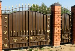 Ворота распашные с ковкой (артикул-ВК10)