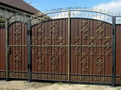 Ворота распашные с ковкой и профлистом (артикул-ВК15)