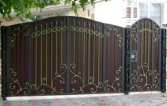 Ворота распашные с ковкой и профлистом (артикул-ВК12)