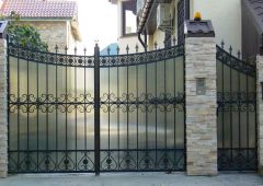 Ворота распашные с ковкой (артикул-ВК14)