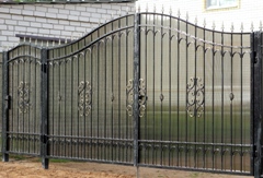 Ворота распашные с ковкой (артикул-ВК07)