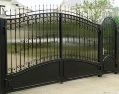 Ворота распашные с ковкой (артикул-ВК09)